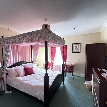 Bed and Breakfast White Court Лландидно Экстерьер фото