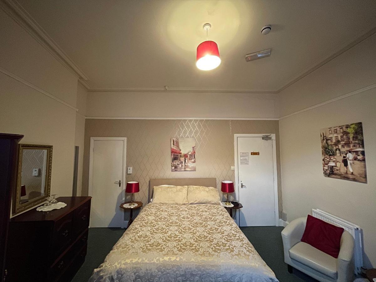Bed and Breakfast White Court Лландидно Экстерьер фото