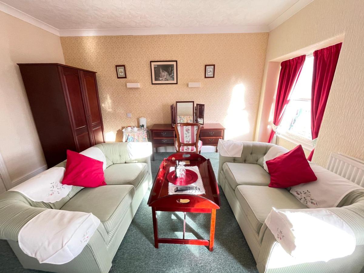 Bed and Breakfast White Court Лландидно Экстерьер фото