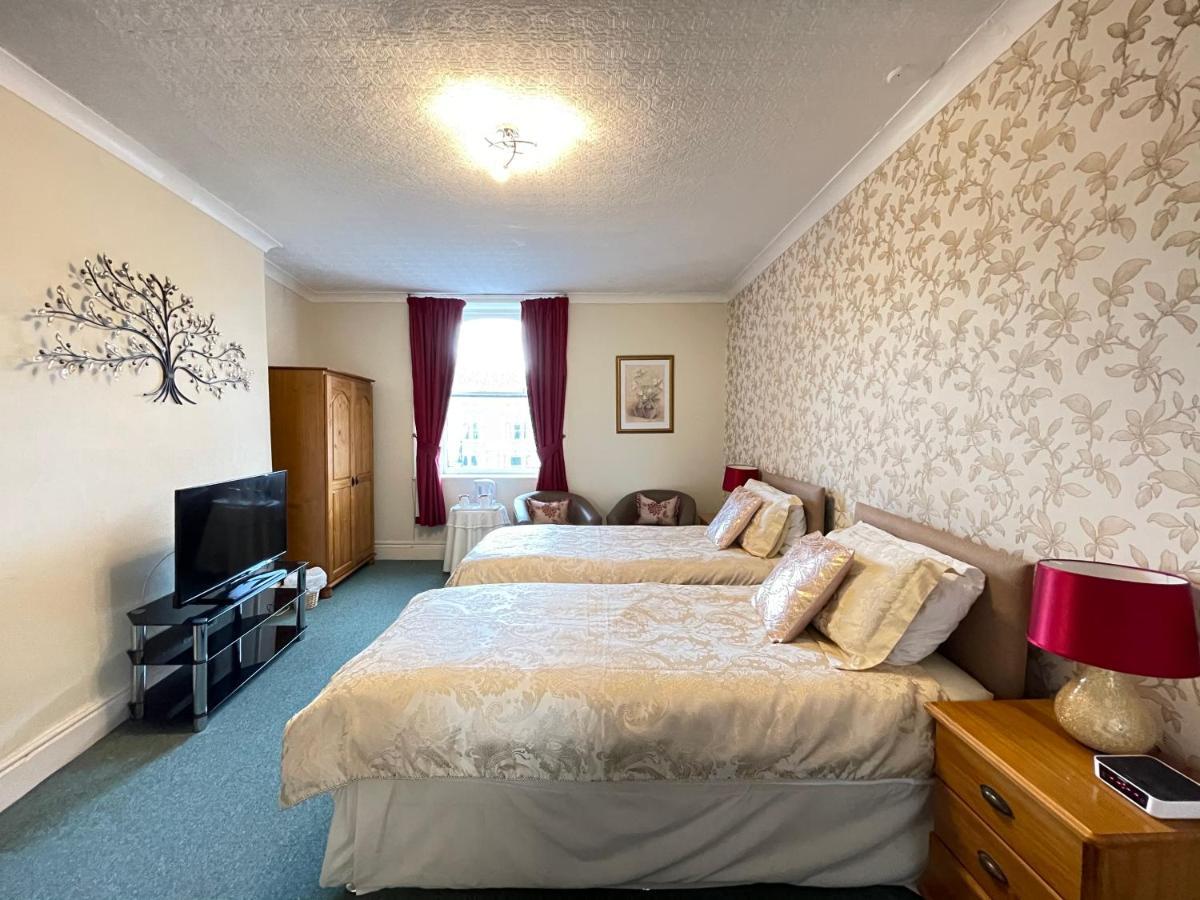 Bed and Breakfast White Court Лландидно Экстерьер фото