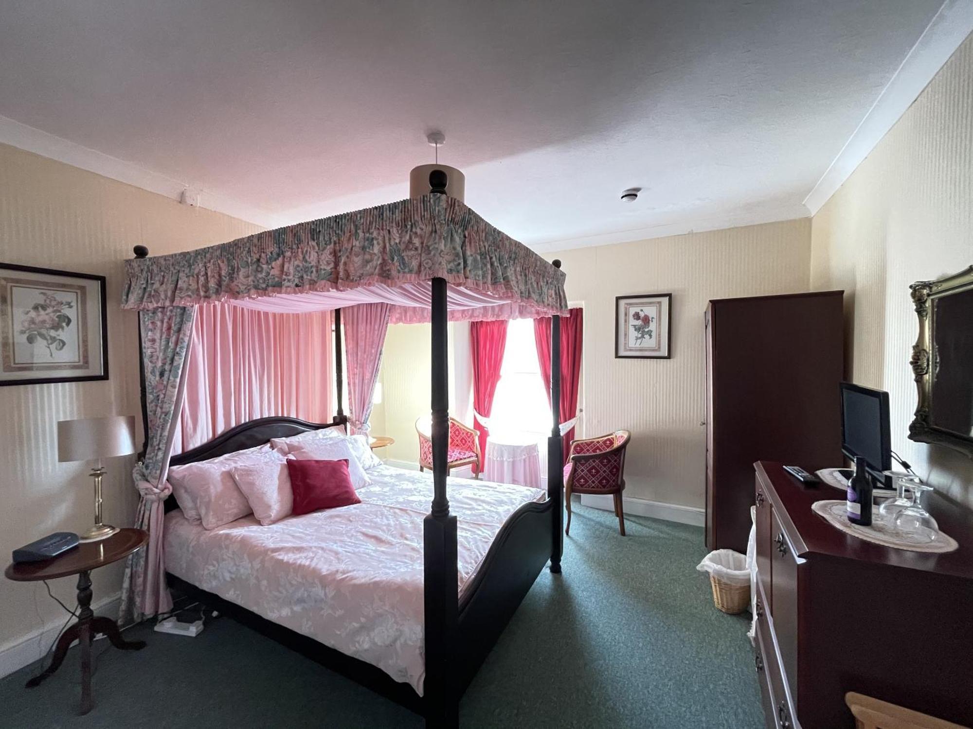 Bed and Breakfast White Court Лландидно Экстерьер фото