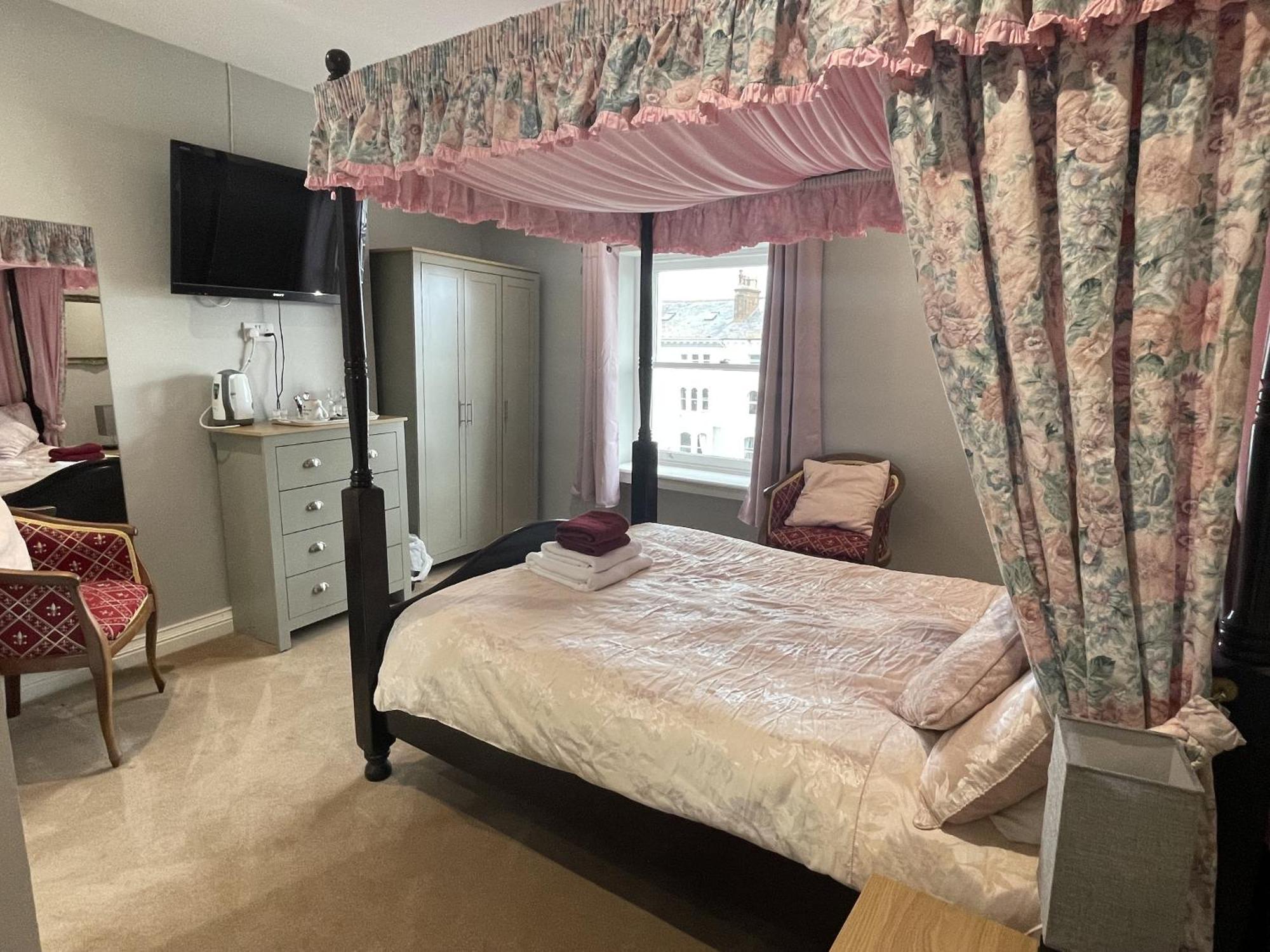 Bed and Breakfast White Court Лландидно Номер фото